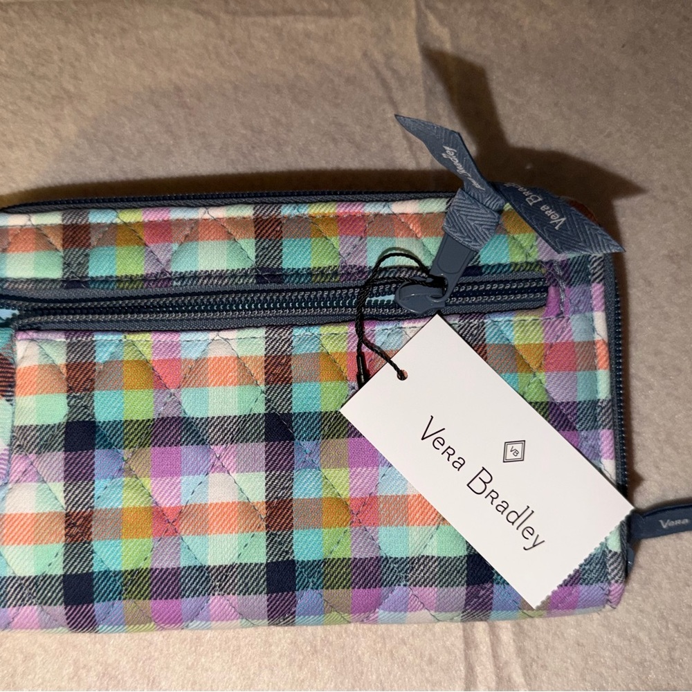 NWT Vera Bradley RFID Turnlock Wallet in Gingham Plaid - Picture 2 of 4